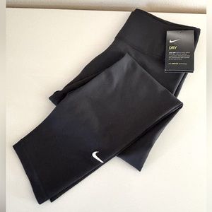 Nike Dri-Fit Cropped Leggings - Medium